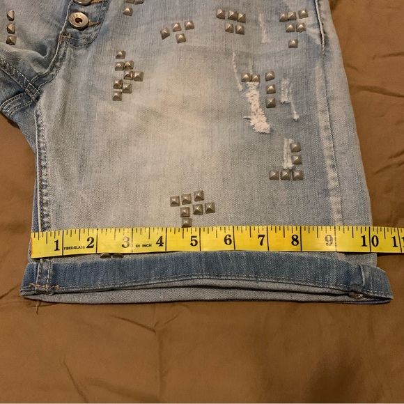Denim shorts with studs - Picture 5 of 9